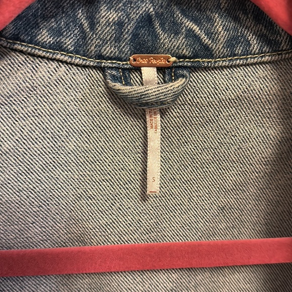 Free People Distressed Denim Jacket Small - Picture 4 of 7